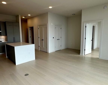 3030 Potomac Avenue - Photo Thumbnail 4