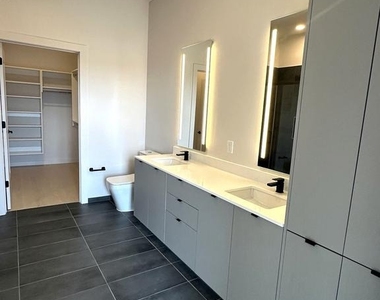 3030 Potomac Avenue - Photo Thumbnail 14
