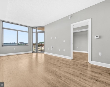3600 S Glebe Road - Photo Thumbnail 7