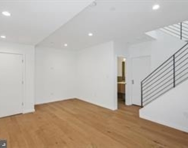 1331 S Bancroft Street - Photo Thumbnail 14