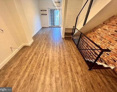 924 Catharine Street - Photo Thumbnail 8