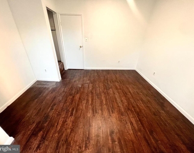924 Catharine Street - Photo Thumbnail 4