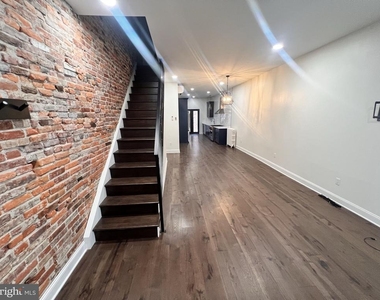 924 Catharine Street - Photo Thumbnail 2