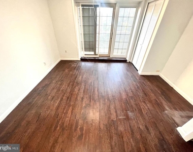 924 Catharine Street - Photo Thumbnail 5