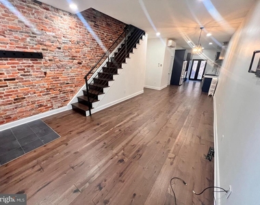 924 Catharine Street - Photo Thumbnail 3