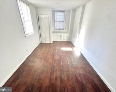 924 Catharine Street - Photo Thumbnail 6