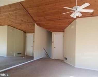 443 Brown Briar Circle - Photo Thumbnail 3