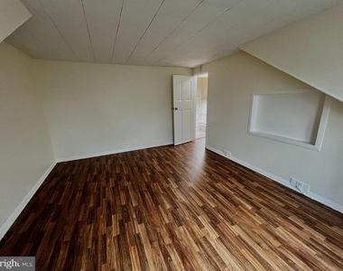 109 E Main Street - Photo Thumbnail 6