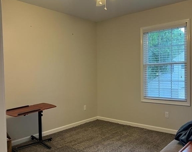 39 Van Leer Avenue - Photo Thumbnail 10