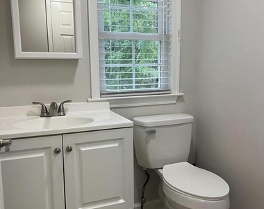 39 Van Leer Avenue - Photo Thumbnail 21
