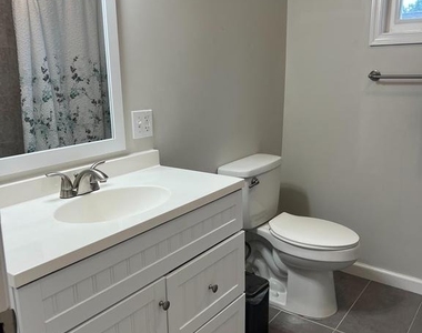 39 Van Leer Avenue - Photo Thumbnail 11