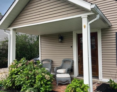 39 Van Leer Avenue - Photo Thumbnail 3