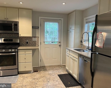 39 Van Leer Avenue - Photo Thumbnail 13