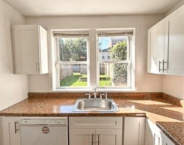 310 E Miner Street - Photo Thumbnail 4
