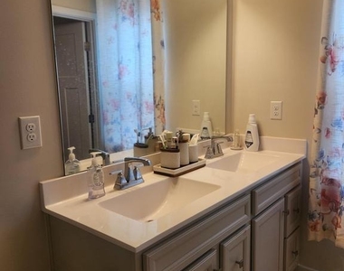 130 Arcadia Way - Photo Thumbnail 12