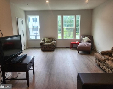 130 Arcadia Way - Photo Thumbnail 2