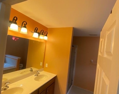 21 Kingswood Court - Photo Thumbnail 11
