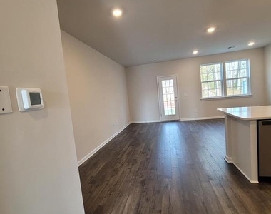 92 Peregrine Way - Photo Thumbnail 12