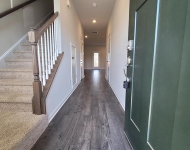 92 Peregrine Way - Photo Thumbnail 13