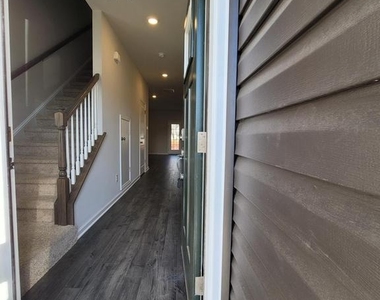92 Peregrine Way - Photo Thumbnail 14