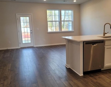 92 Peregrine Way - Photo Thumbnail 9