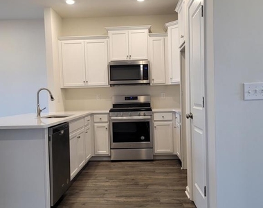 92 Peregrine Way - Photo Thumbnail 4