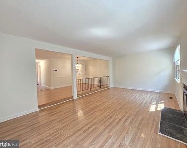 5814 Tudor Lane - Photo Thumbnail 9