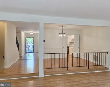 5814 Tudor Lane - Photo Thumbnail 7