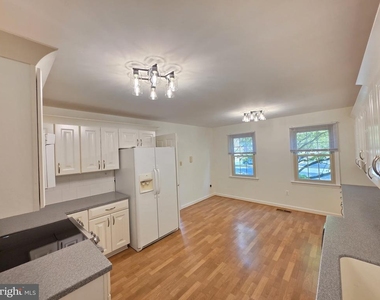 5814 Tudor Lane - Photo Thumbnail 2