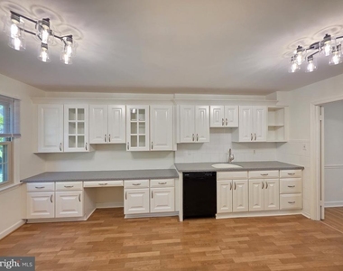 5814 Tudor Lane - Photo Thumbnail 4