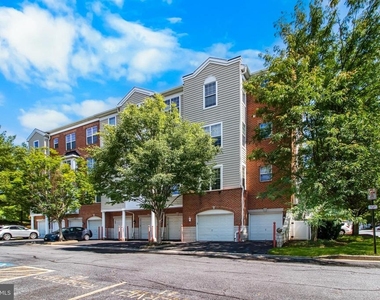 5900 Great Star Drive - Photo Thumbnail 2