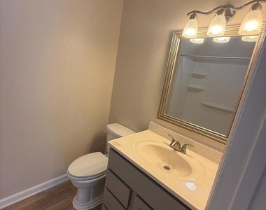 900 Cedar Crest Court - Photo Thumbnail 13