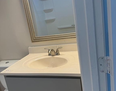 900 Cedar Crest Court - Photo Thumbnail 7