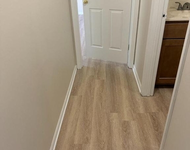 900 Cedar Crest Court - Photo Thumbnail 4