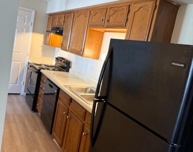 900 Cedar Crest Court - Photo Thumbnail 2