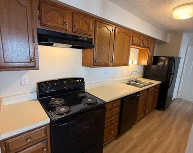 900 Cedar Crest Court - Photo Thumbnail 1