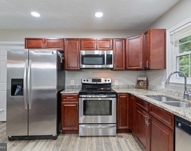 12418 Red Rock Court - Photo Thumbnail 8