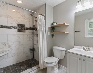 12418 Red Rock Court - Photo Thumbnail 16
