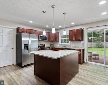 12418 Red Rock Court - Photo Thumbnail 7