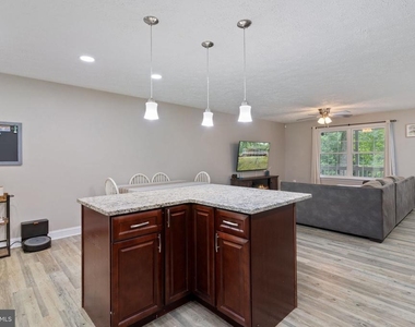 12418 Red Rock Court - Photo Thumbnail 9