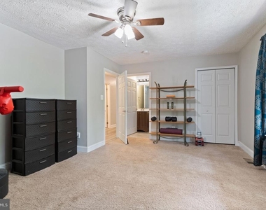 12418 Red Rock Court - Photo Thumbnail 18
