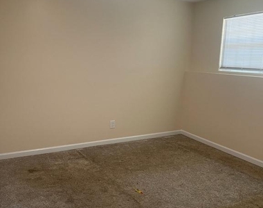 380 Sollers Wharf Road - Photo Thumbnail 15