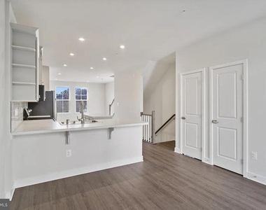 837 Lennox Street - Photo Thumbnail 2