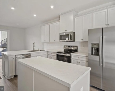 837 Lennox Street - Photo Thumbnail 4