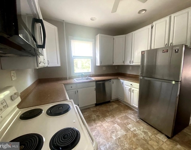 421 E Lake Avenue - Photo Thumbnail 4
