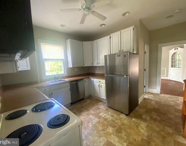 421 E Lake Avenue - Photo Thumbnail 5