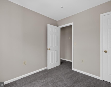 2434 Sandwich Court - Photo Thumbnail 16