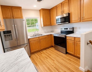 903 Janeka Lane - Photo Thumbnail 4