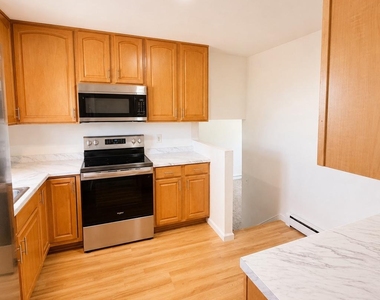 903 Janeka Lane - Photo Thumbnail 6