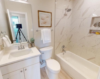 220 Hamilton Street Nw - Photo Thumbnail 6